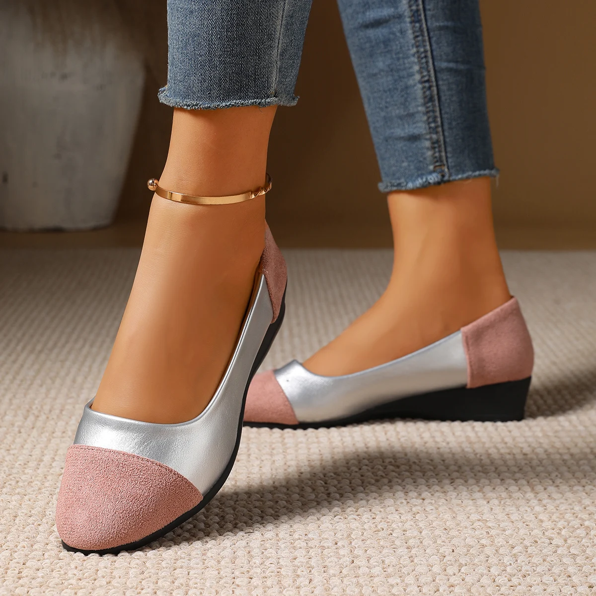 Image of Zweifarbige Damen-Flachschuhe aus Wildleder mit Patchwork-Design zum Hineinschlüpfen