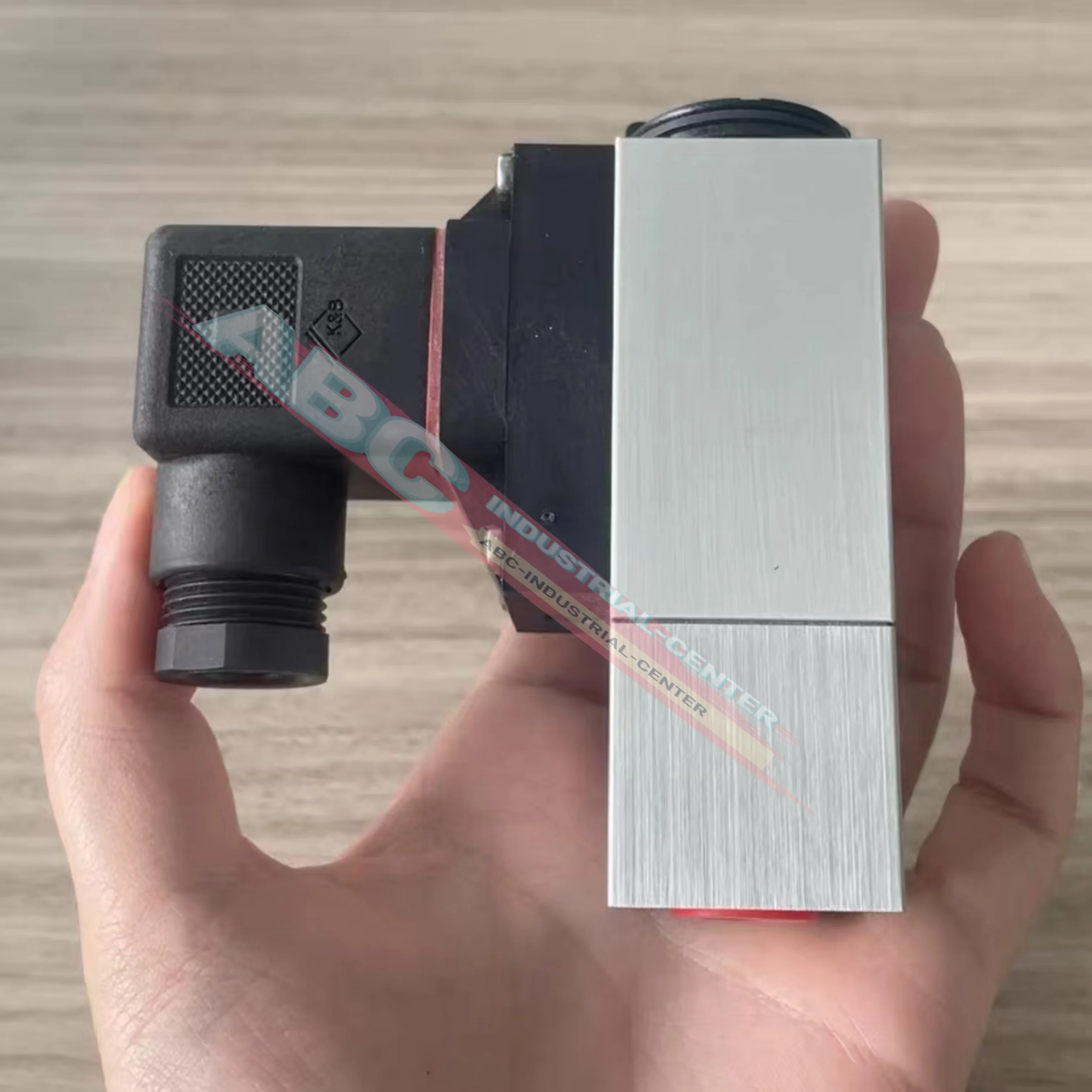 

061B100366 MBC5100 061B100466 MBC5100 Новый оригинальный датчик давления