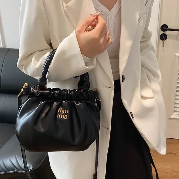 

New Premium Oil Wax Leather Shoulder Bag 2025 Versatile Cloud Pleated Messenger Bag Niche Handbag