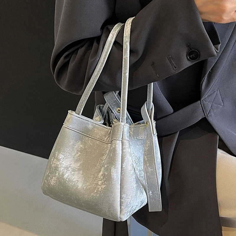 High-End Veelzijdige Emmertassen Voor Dames Zomer 2024 Nieuwe Niche Design Schouder Crossbody Tas Dames Woon-Werkverkeer Handtassen