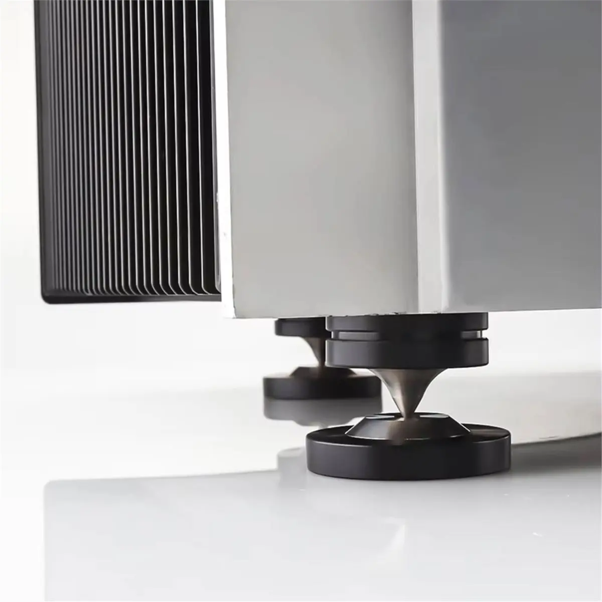 4 Stainless Isolation Feet Anti-Vibration Spikes Speaker Amplifier Turntable CD Damper Pads