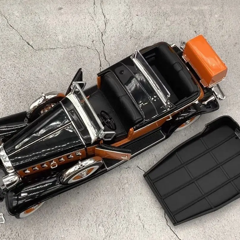 Auto World 1/18 1932 Cadillac V16 Sport Phaeton Legierungsautomodell