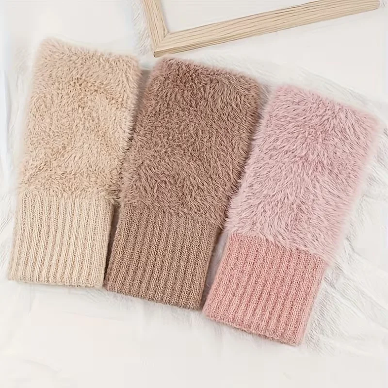 قفازات نسائية نصف اصبع قطيفة دافئة طويلة جدًا وسميكة بدون أصابع للاستخدام في الشتاء الذي يعمل باللمس