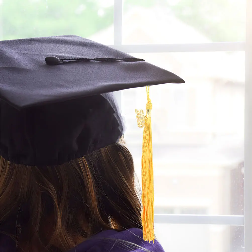 

12Pcs Graduation Cap Pendant Tassel with Metal Clasp Elegant Decor for Graduation Party Supplies Class of 2025 Keepsake