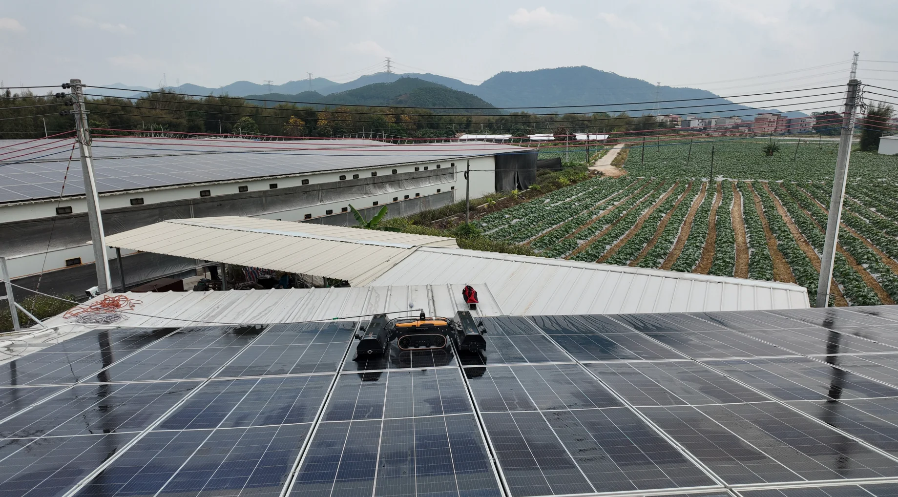 Solar Panel Cleaning Crawler Robot Dry Wet Dual Cleaning Mode PV Washing Machine Remover Stain For Agriculture Solar