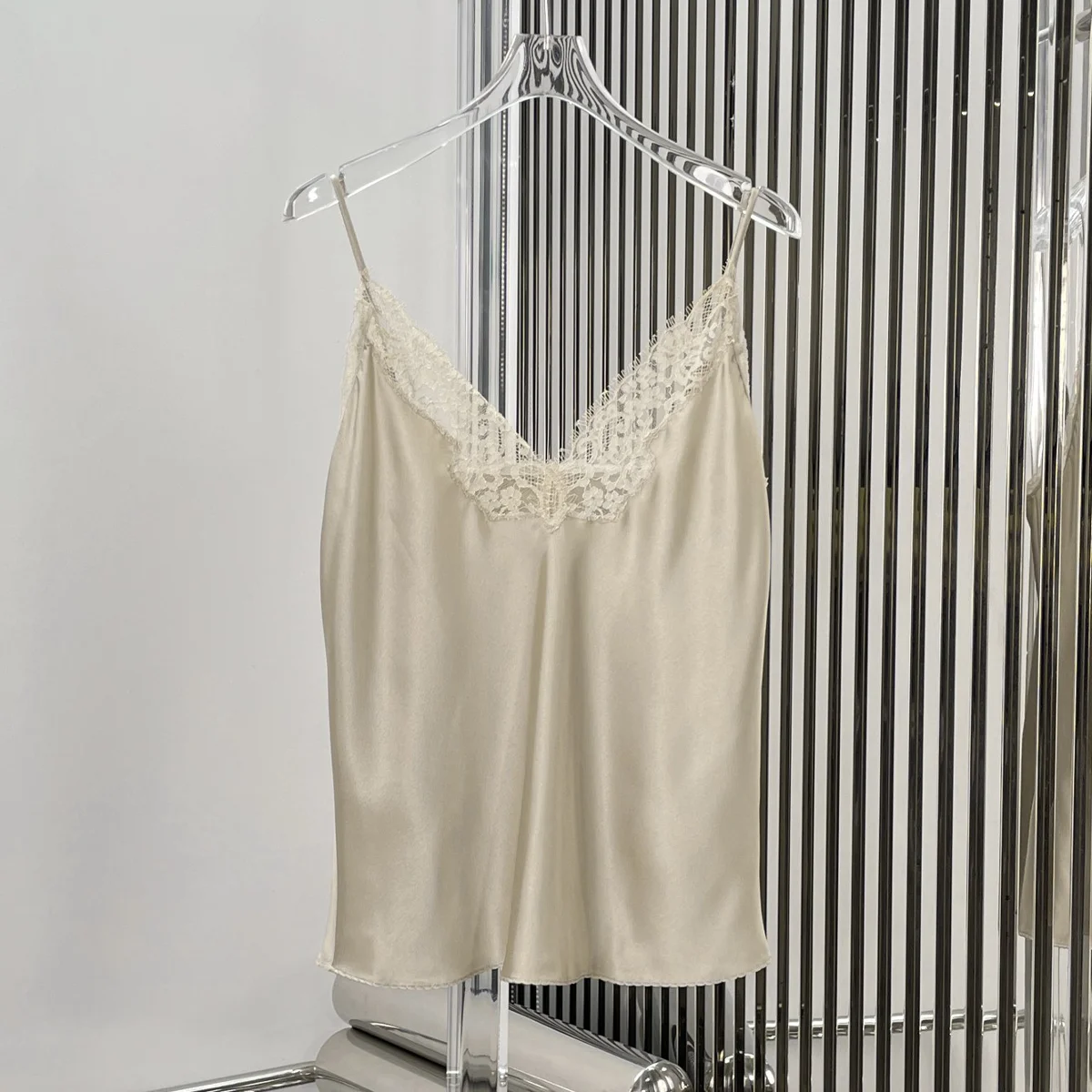 High Quality Women V Neck Floral Lace Trim Adjustable Spaghetti Strap Camisole Casual Daily Tops lyt122618