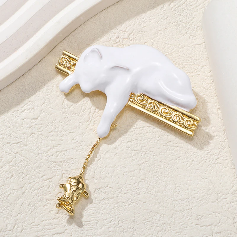 Niedliche Tier katze Angeln Brosche Temperament Kleidung Zubehör Pin schwarz und weiß Tier Kätzchen Corsage Schmuck Geschenke