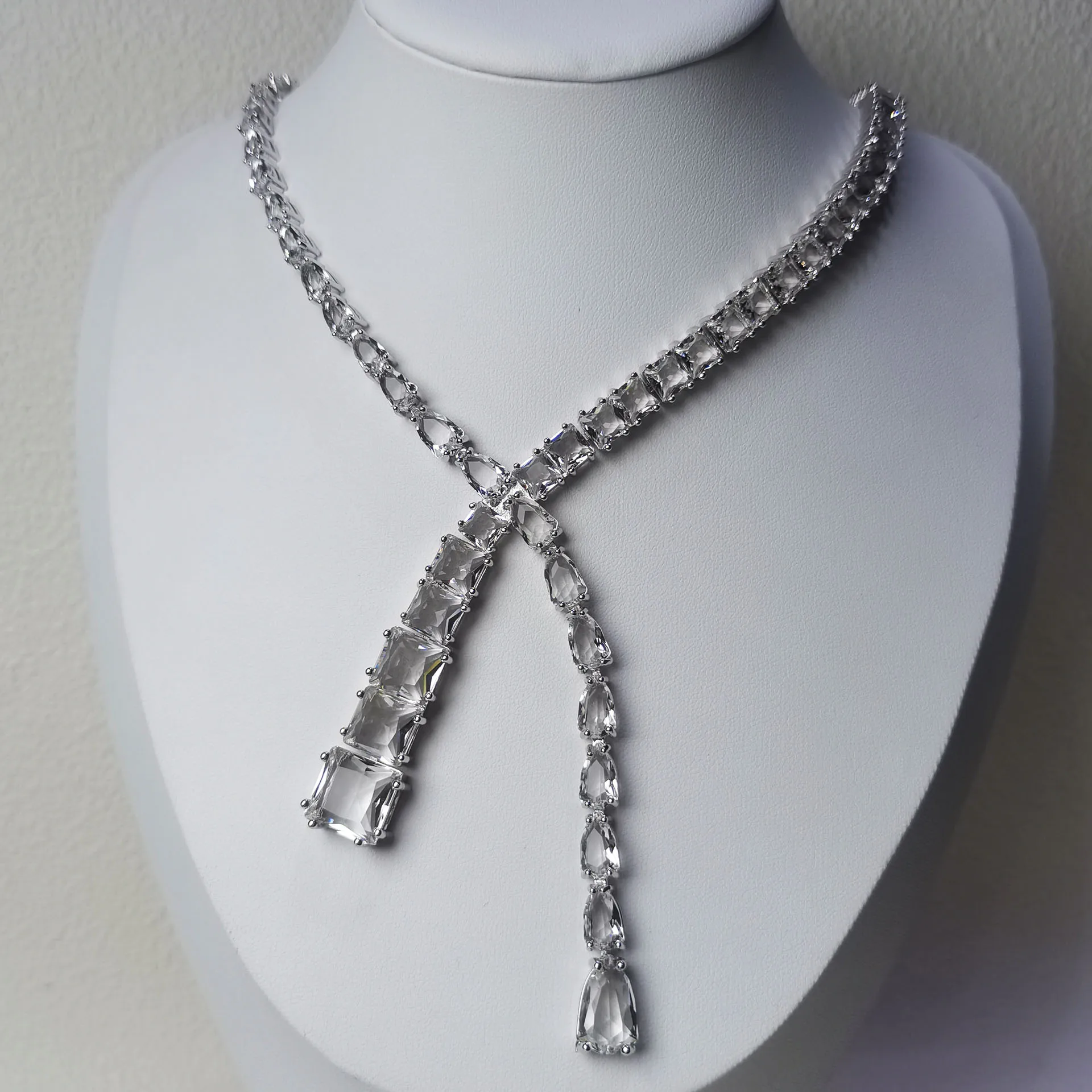 2026 Nieuwe Originele Dames Bruiloft Sieraden Ketting Hoogwaardige Fonkelende Cut Crystal Prachtige Geometrische Ketting Beste Geschenken