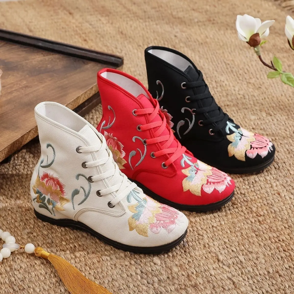 New Women Fleece Lined Cotton Short Boots Soft Sole Embroidery Hanfu Boots Old Beijing Casual Height Increase Cloth Shoes