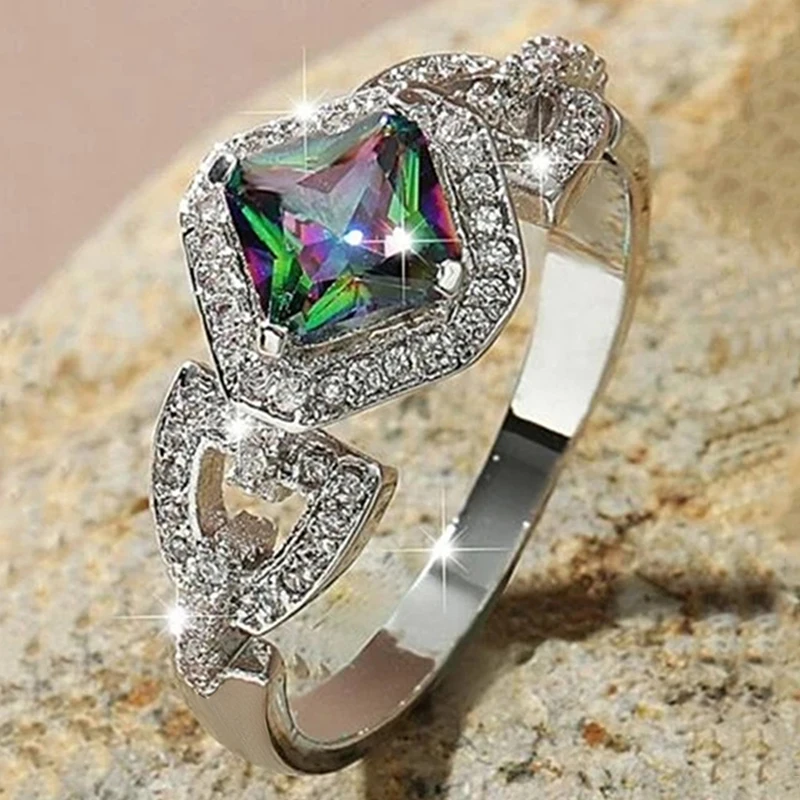 Huitan Prinzessin farbige Zirkonia Frauen Ringe für Hochzeit Silber Farbe Luxus weibliche Accessoires neu gestalteten Schmuck