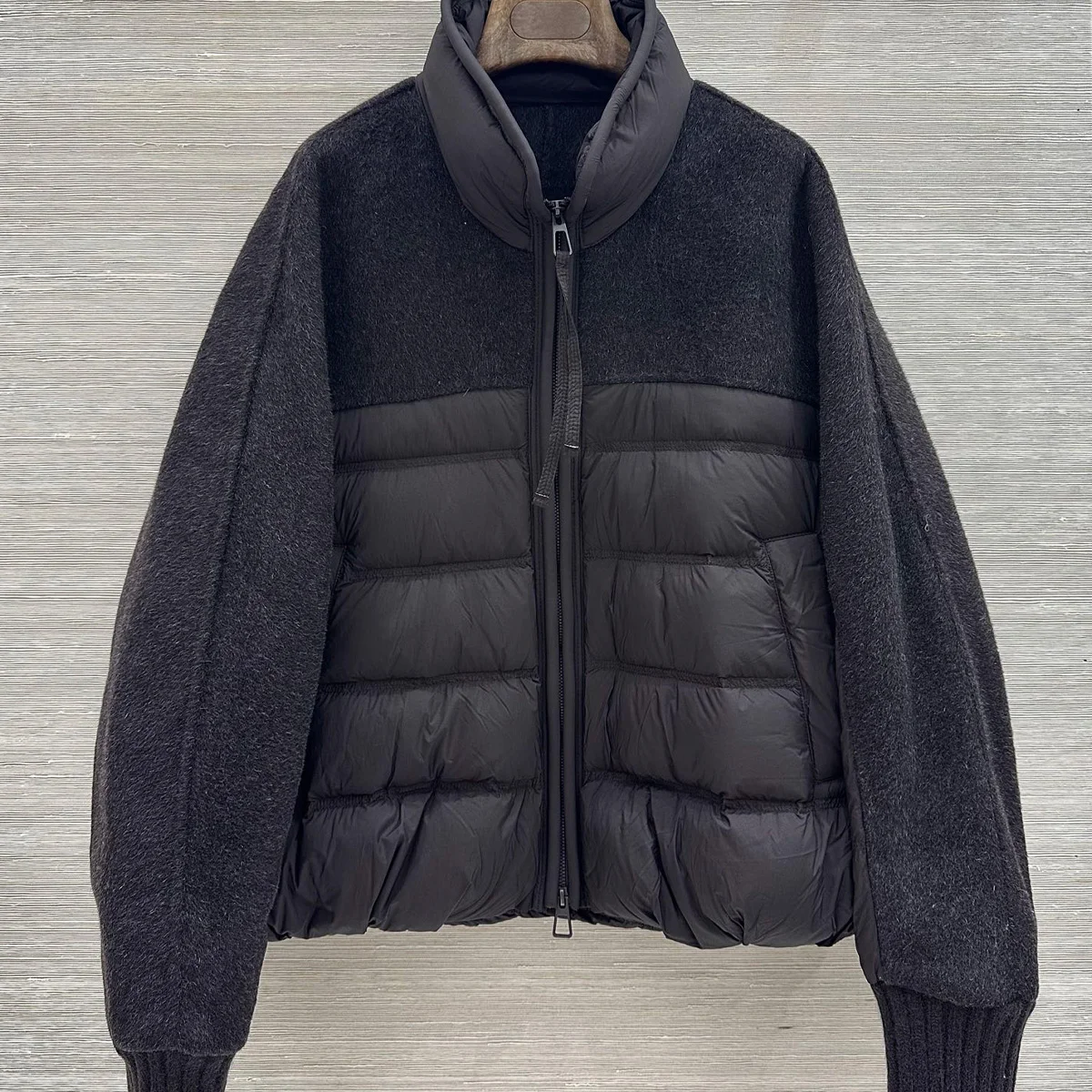 High Quality Women Stand Collar Short Down Jacket, Coat with Knit Cuffs, Loose Warm Winter Outerwear lyt2610793