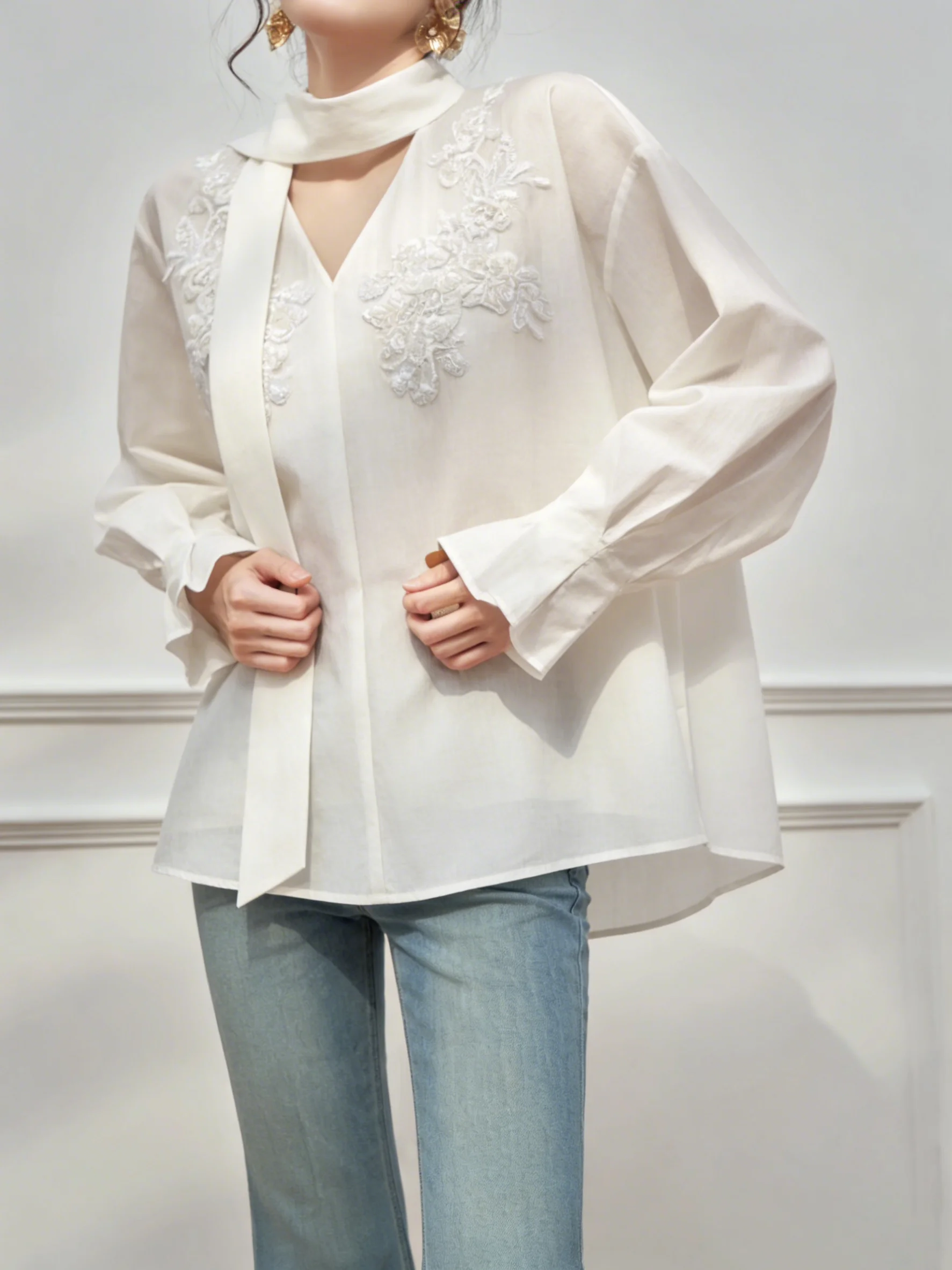 

Уникальная красивая белая блузка с отстегивающимся поясом, вышивкой и бисером для женщин, повседневный стиль, прямой крой, смесь полиэстера, длинный рукав
