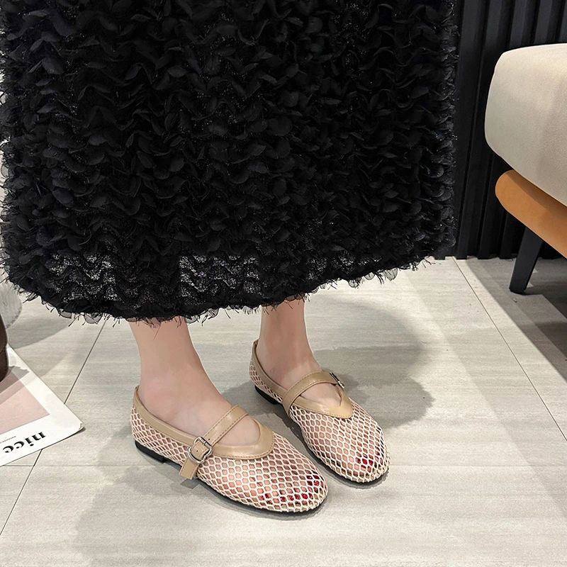 ฤดูใบไม้ผลิใหม่รองเท้าแบนรอบหัวตื้นปากผ้าตาข่ายBreathableโลหะหัวเข็มขัดSoft Sole Non-Slipรองเท้าเดี่ยว