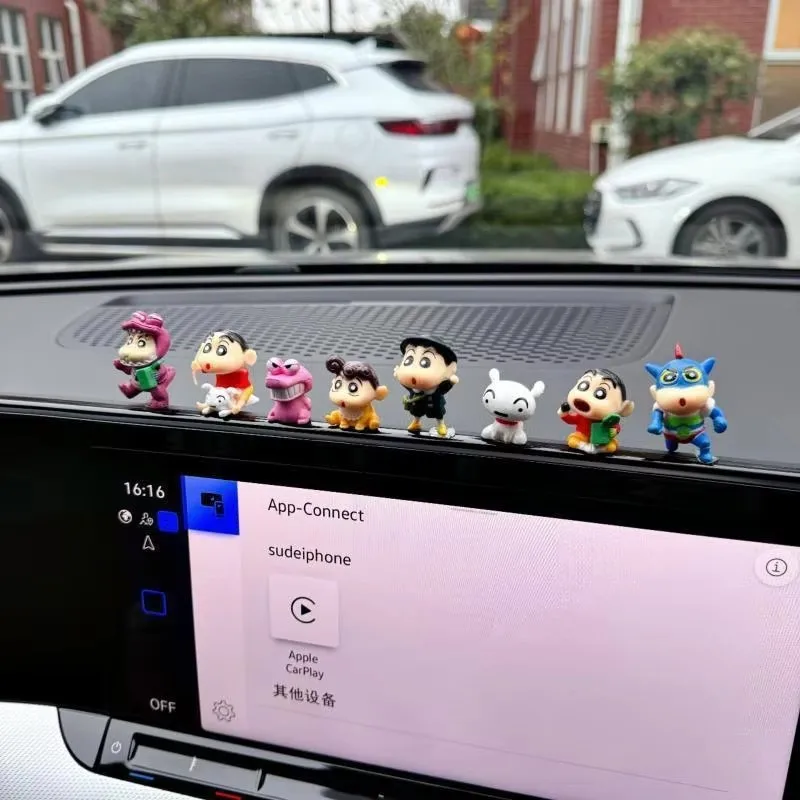 Kit de Decoração para Carro com 8 Peças: Crayon Shin-chan, Modelo de Corrida para Painel e Console Central, Acessórios de Personalização Automotiva