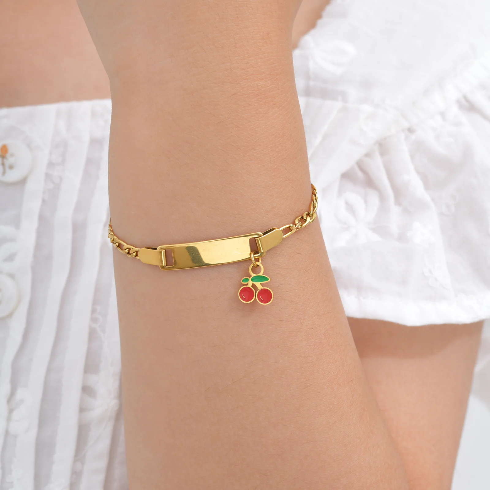 Personalisiertes personalisiertes Namensarmband für Mädchen, Jungen, Erdbeer-Kirsch-Anhänger, Edelstahl-ID-Armband für Kinder – Detail 4