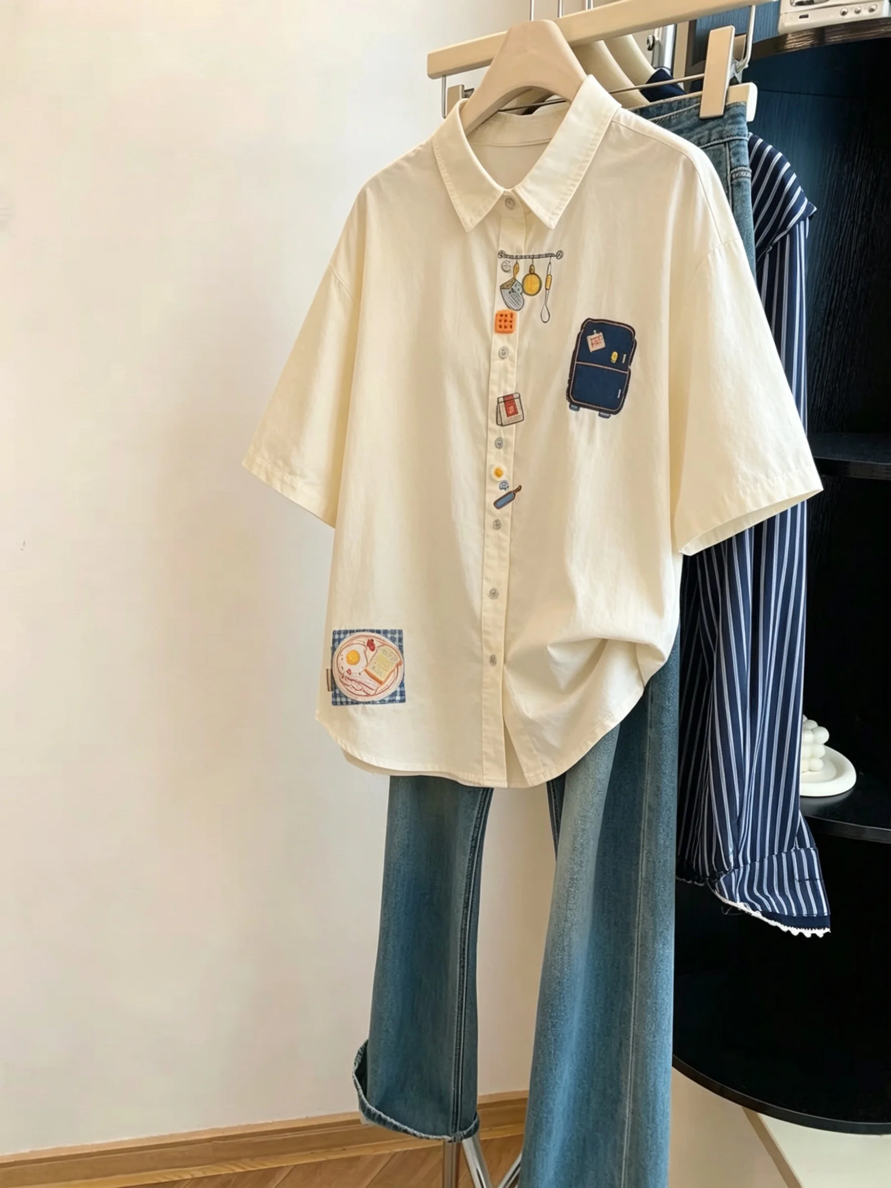 

Casual Style Loose Fit Short Sleeve Collared Shirt Youthful Cartoon Print Versatile Summer Top for Both Men And Women
