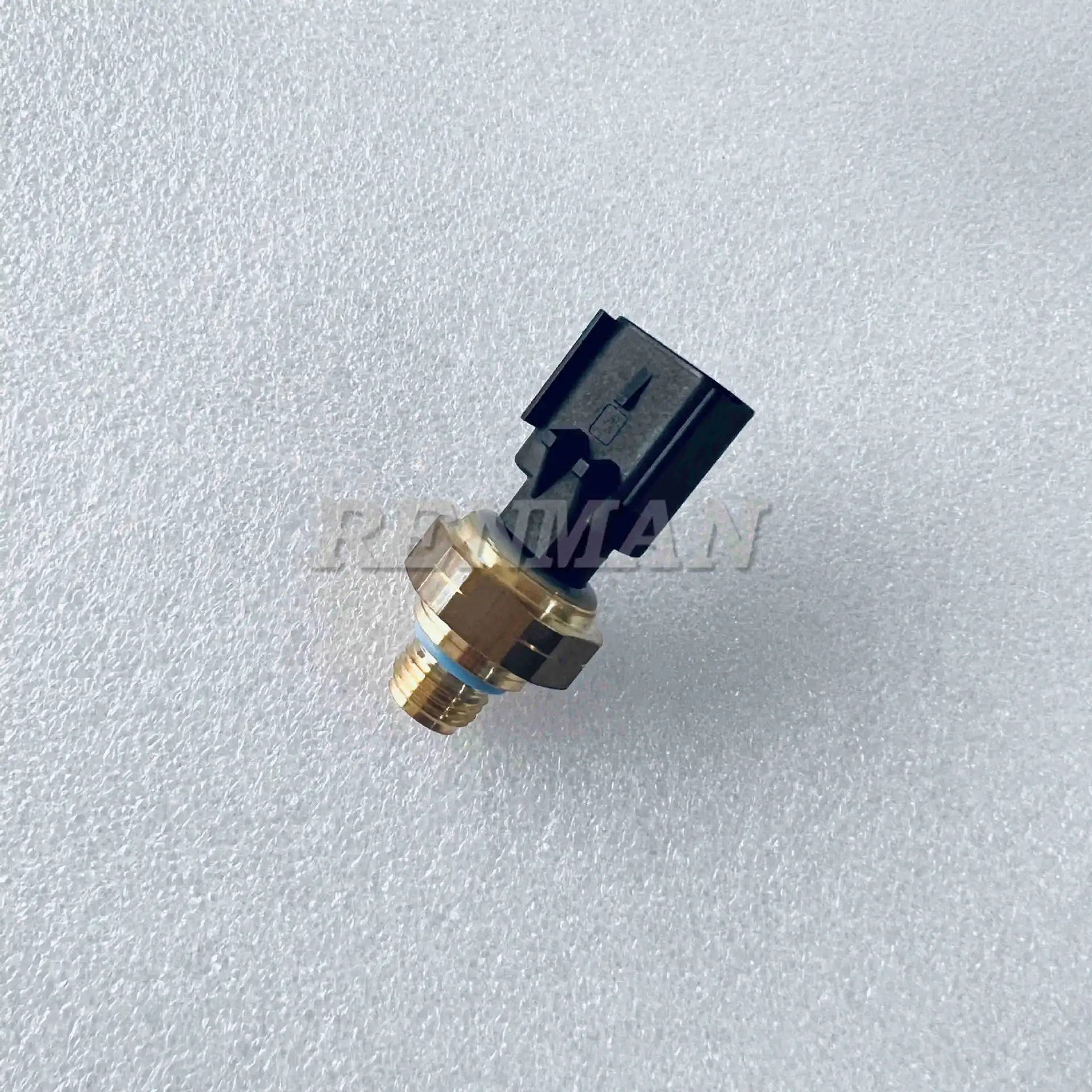 Applicable to Dongfeng Tianlong Tianjin truck Cummins ISD national six engine exhaust pressure sensor 4384678