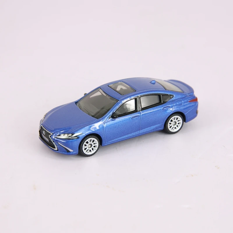 

CCA 1:64 simulation Lexus ES300h alloy car model rich in details, finely crafted, and of good quality