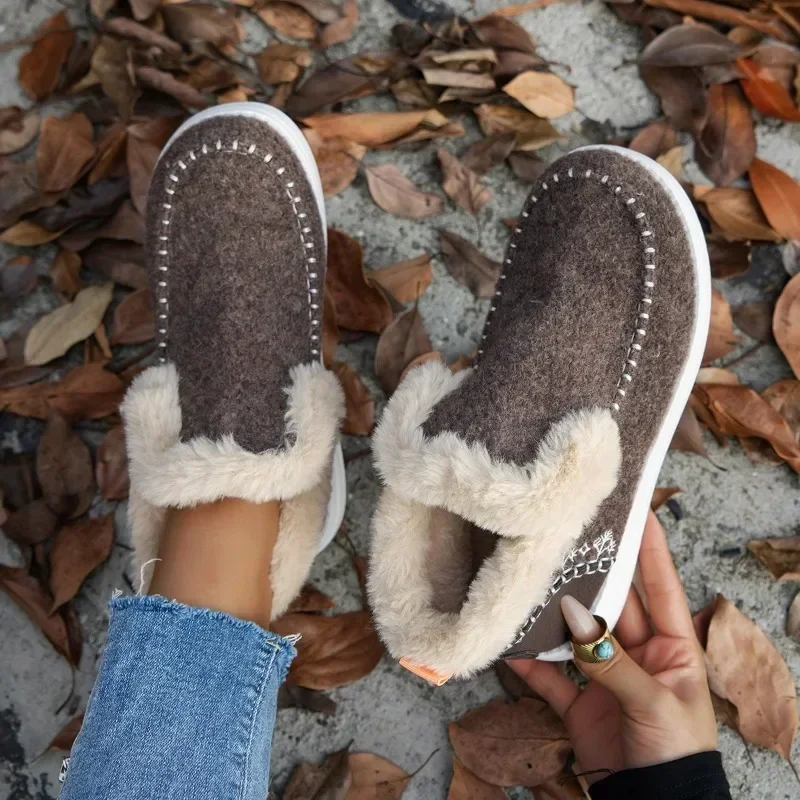 2024 vendita calda scarpe da donna manica stivali da donna inverno punta tonda peluche in pile per calore stivaletti da neve piatti di grandi