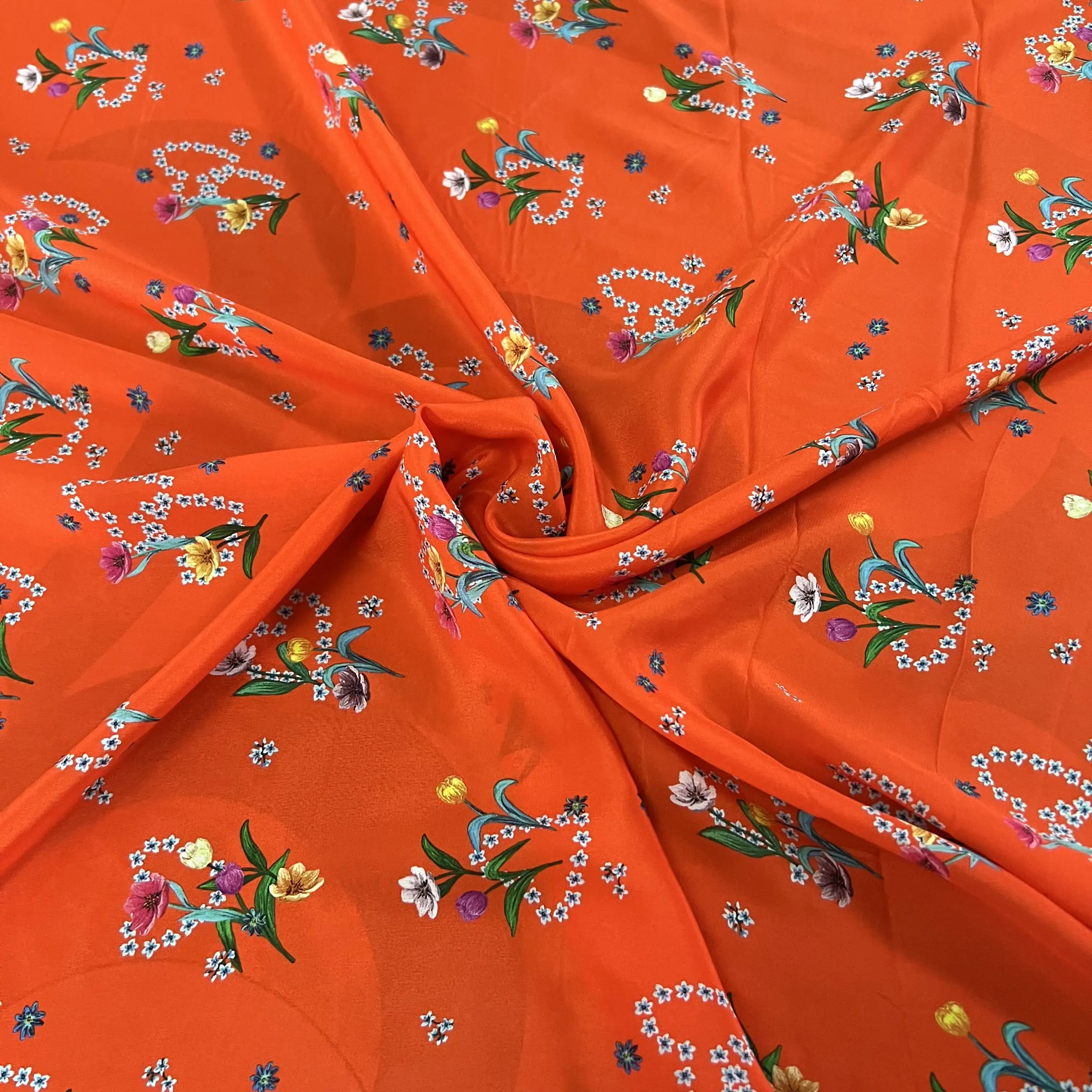 

1 метр 100% шелковой ткани из тутового шелкопряда, 15 момме, креп-шелк, ярко-оранжевый с цветочным принтом, ширина 140 см (55 дюймов), продается на метры, XX321
