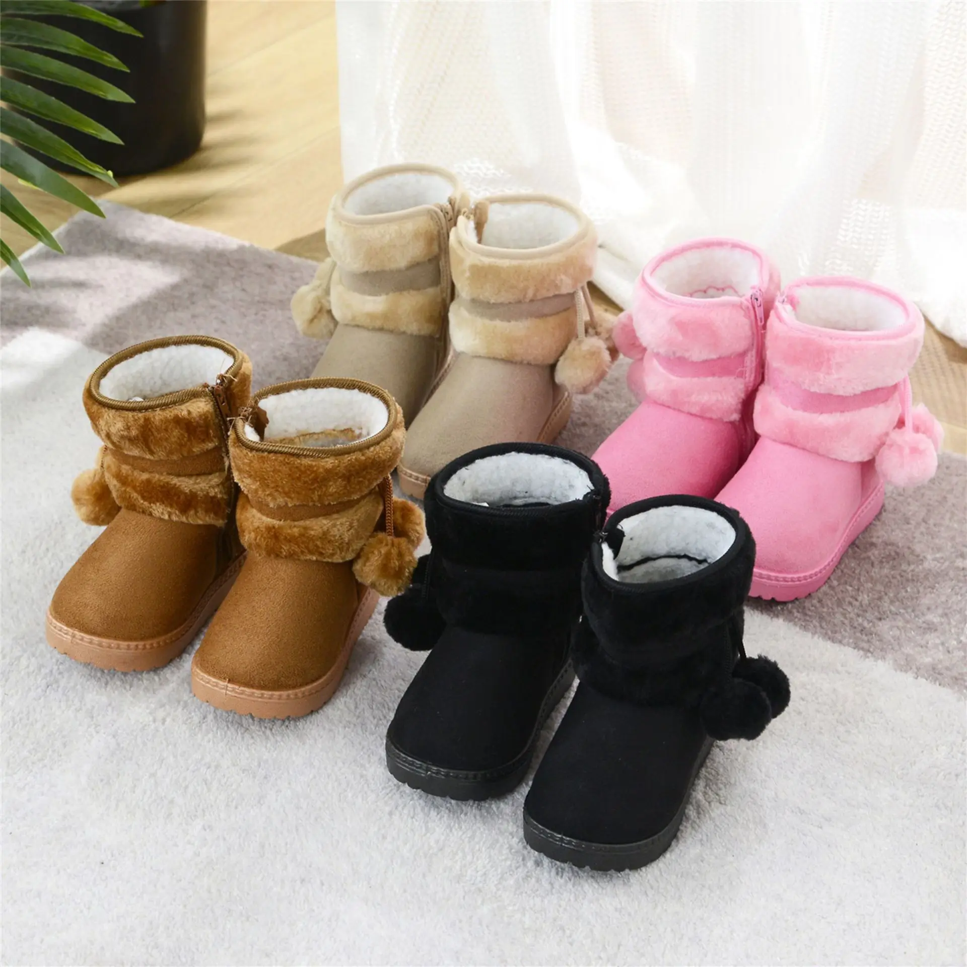 Neue Winterstiefel für Jungen und Mädchen, mit dicker Polsterung und Pompons, rutschfeste, weiche Wildleder- und Baumwollstiefel für Kinder, lässige, modische Stiefel für Babys und Teenager. – Detail 12