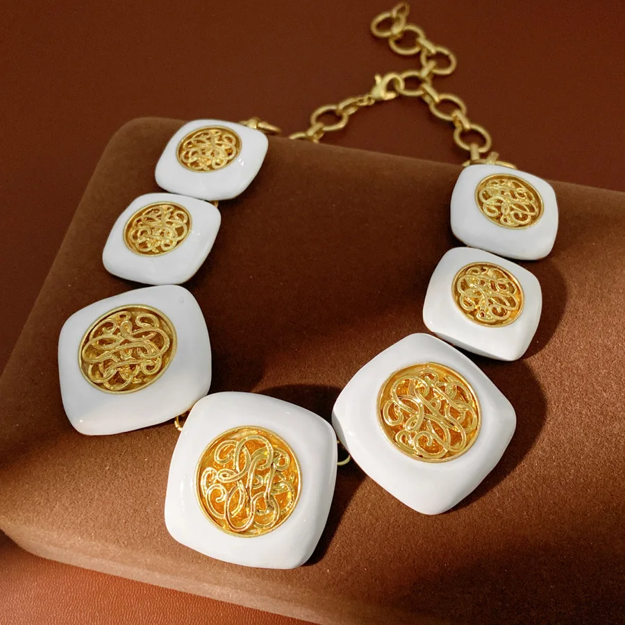 Medieval Elegant Retro Black Red White Enamel Relief Necklace Earring Luxury Designer Brands Charm Antique Women Jewelry