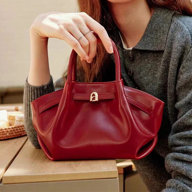 Designer Luxury Leather Women's Handbag Mini Exquisite Leather Tote Bag Wrinkled Leather Metal Buckle Ladies Crossbody Bag 2025