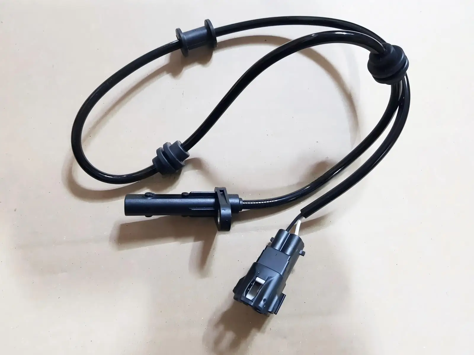 

Оригинальный датчик скорости заднего колеса для Ssangyong Korando C 4894034000