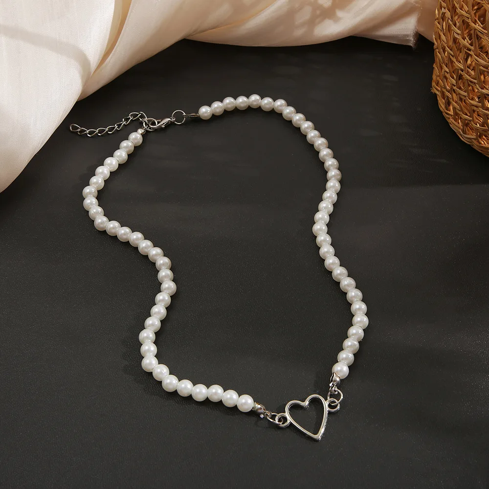 Französische Vintage-Perlenkette für Damen, Modische Silberfarbene Liebesherz-Halskette, Einfacher Damenschmuck, Geschenk für Damen – Detail 3