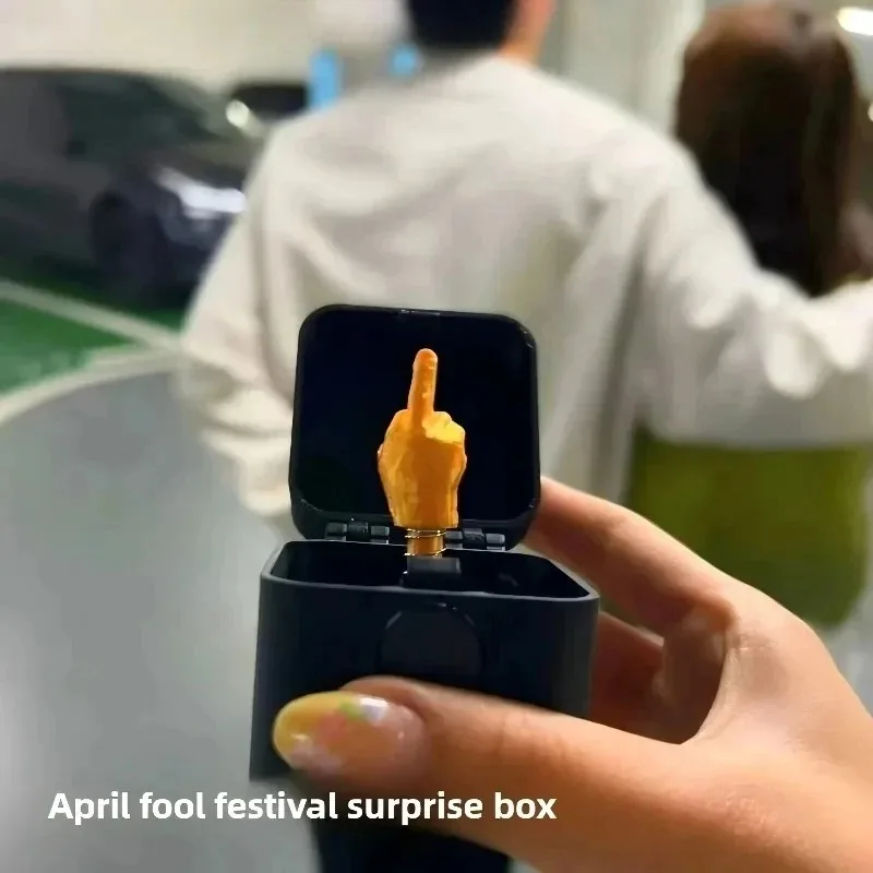 Divertente Dito Medio in Scatola, Decorazione da Scrivania, Regalo Scherzo per Halloween, Natale, Compleanno, Giocattolo Novità per Ufficio e Casa, Regalo Scherzoso