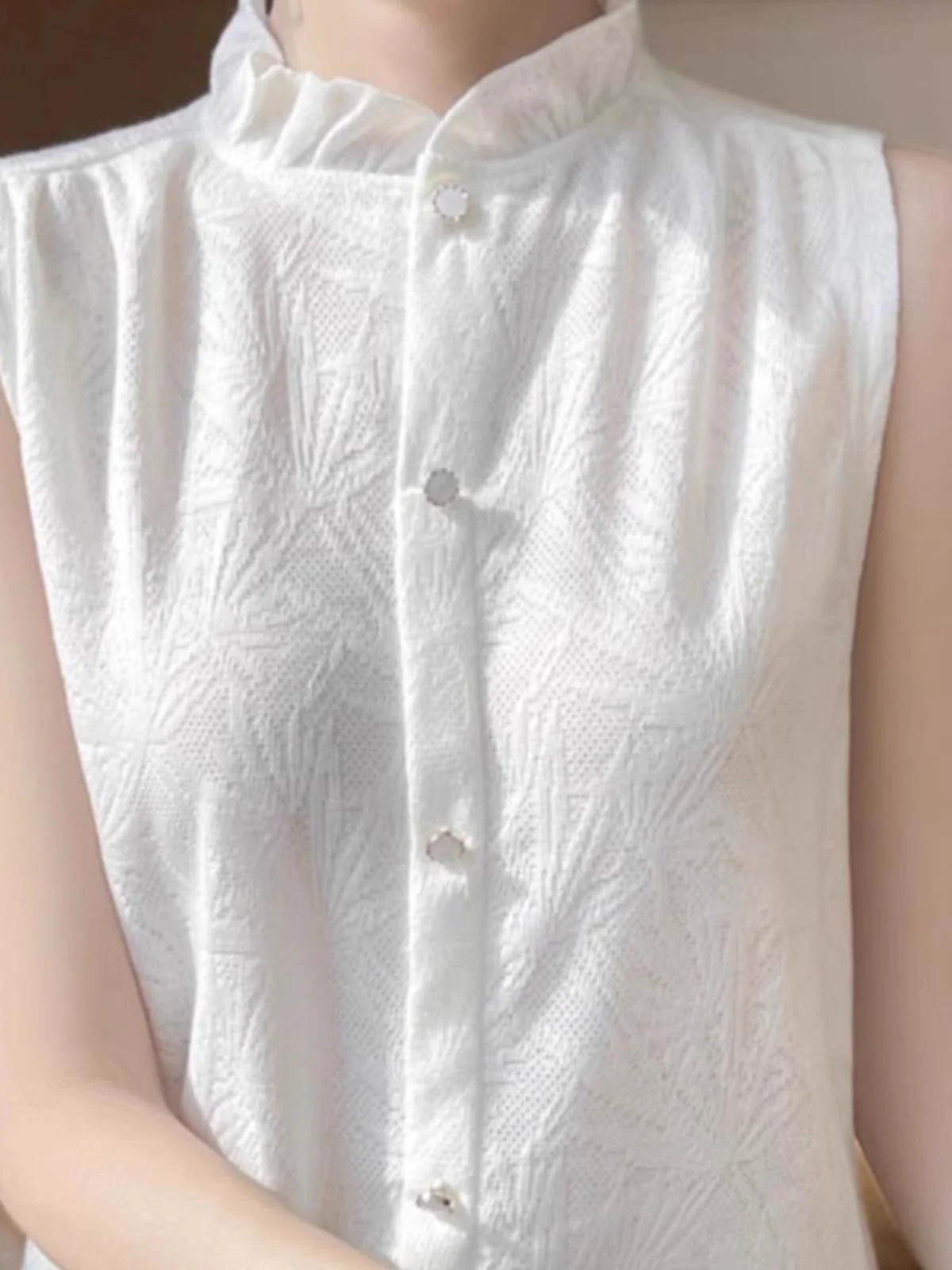 

Spring 2025 New Sle Lace Hook Flower Stand Collar Svel irt Women's Layered Knitted Vest Elely Inner Wear