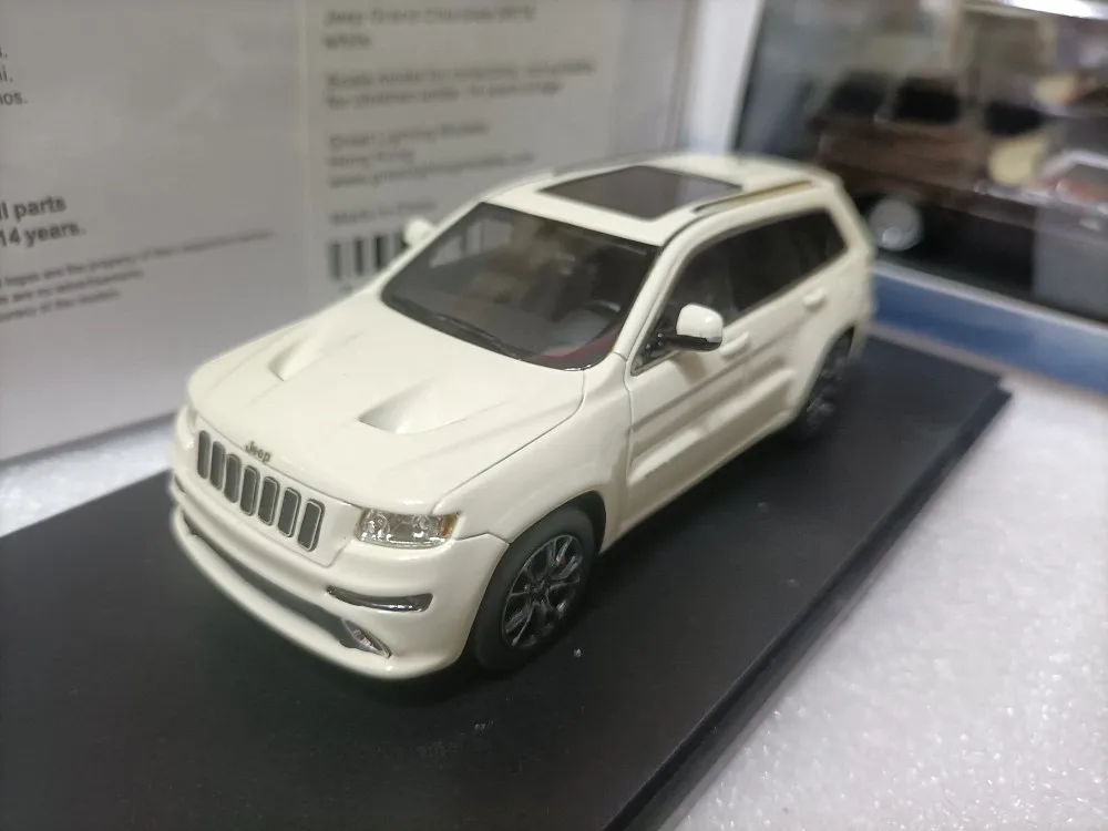 GLM 1:43 Grand Cherokee SRT8 SUV 2012 Limited Edition Resin Metal Static Car Model Toy Gift