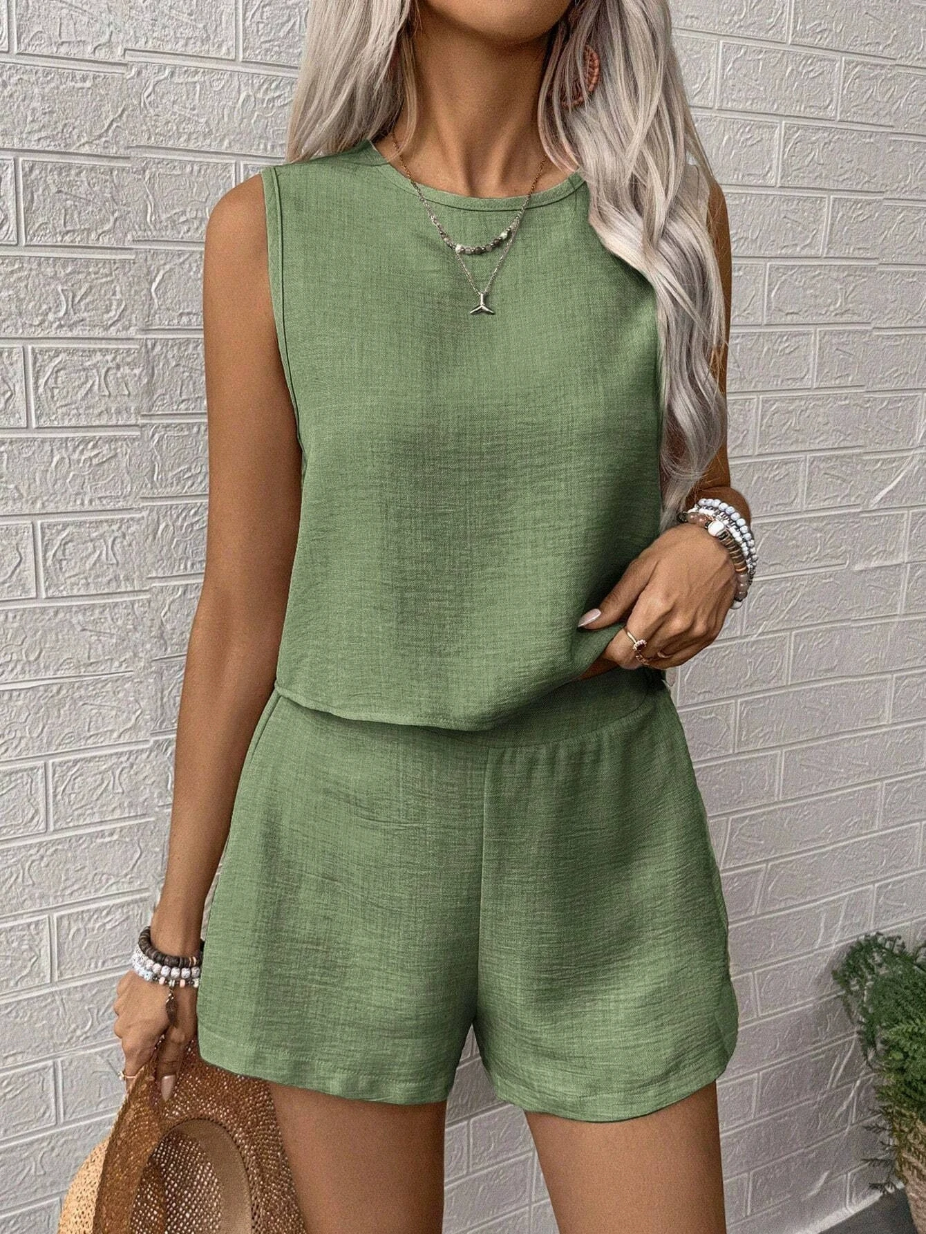 2025 Women's Solid Color Simple Fashion Casual Sleeveless Top and Shorts Set