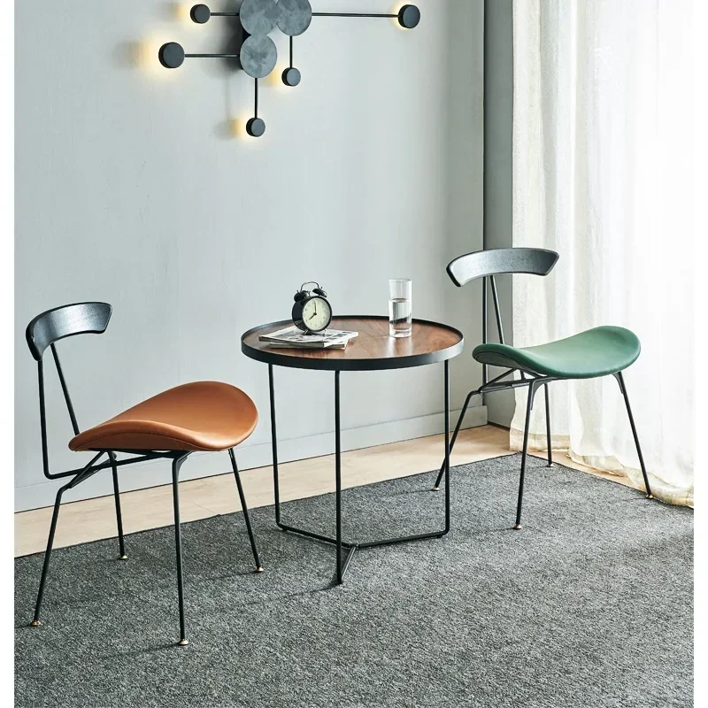Image of Original italienischer Eisen-Esszimmerstuhl im nordischen Industriestil, Ant Chair, Designer-Einzelstuhl, Make-up-Hocker, Net Red