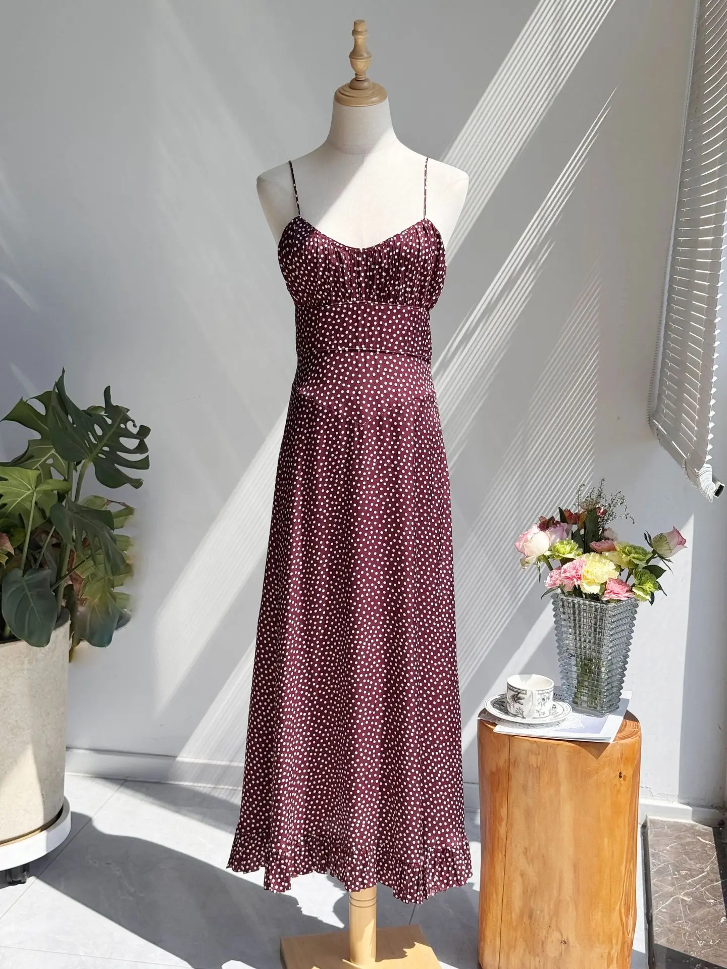 2026 Women's Wavelet Dot Silk Dress Sleeveless V-neck High Waist Fashion Robe