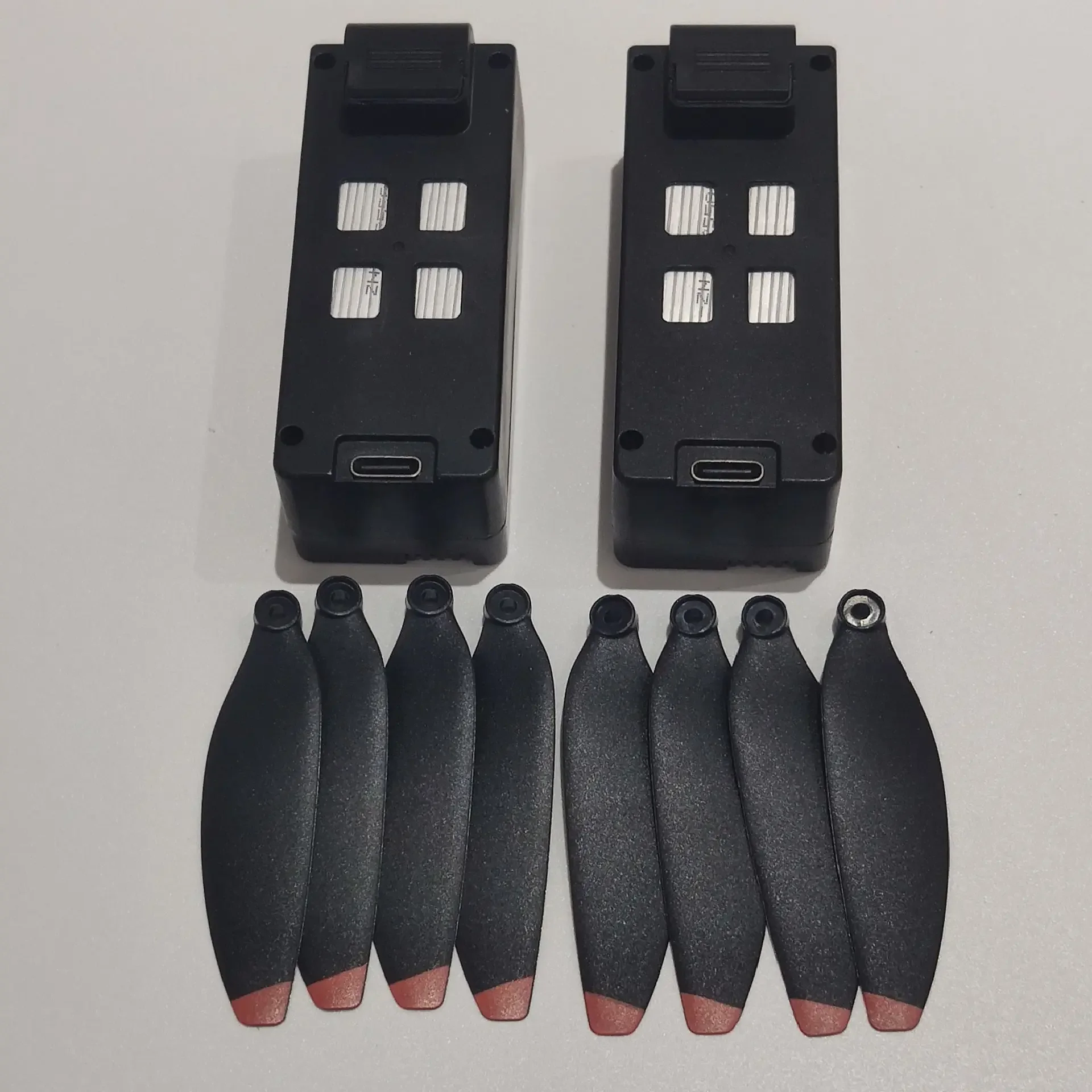 

7.4V 1600mAh Lipo Battery +8PCS Propeller Spare Part Kit Original for RG700Pro RG700 PRO Drone Quadcopter Accessory