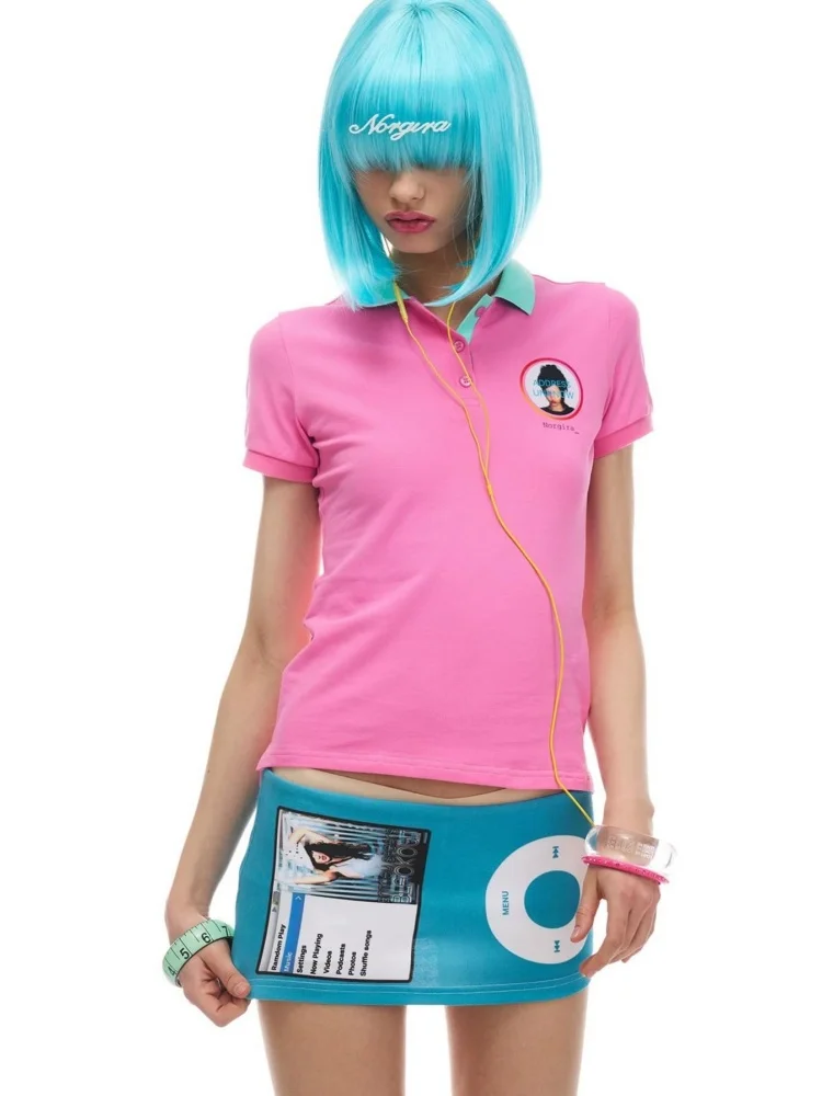 Camiseta Polo Rosa con Estampado Gráfico y Cuello en Contraste para Mujer, Estilo Retro Y2K 2026, Ropa Urbana, Manga Corta