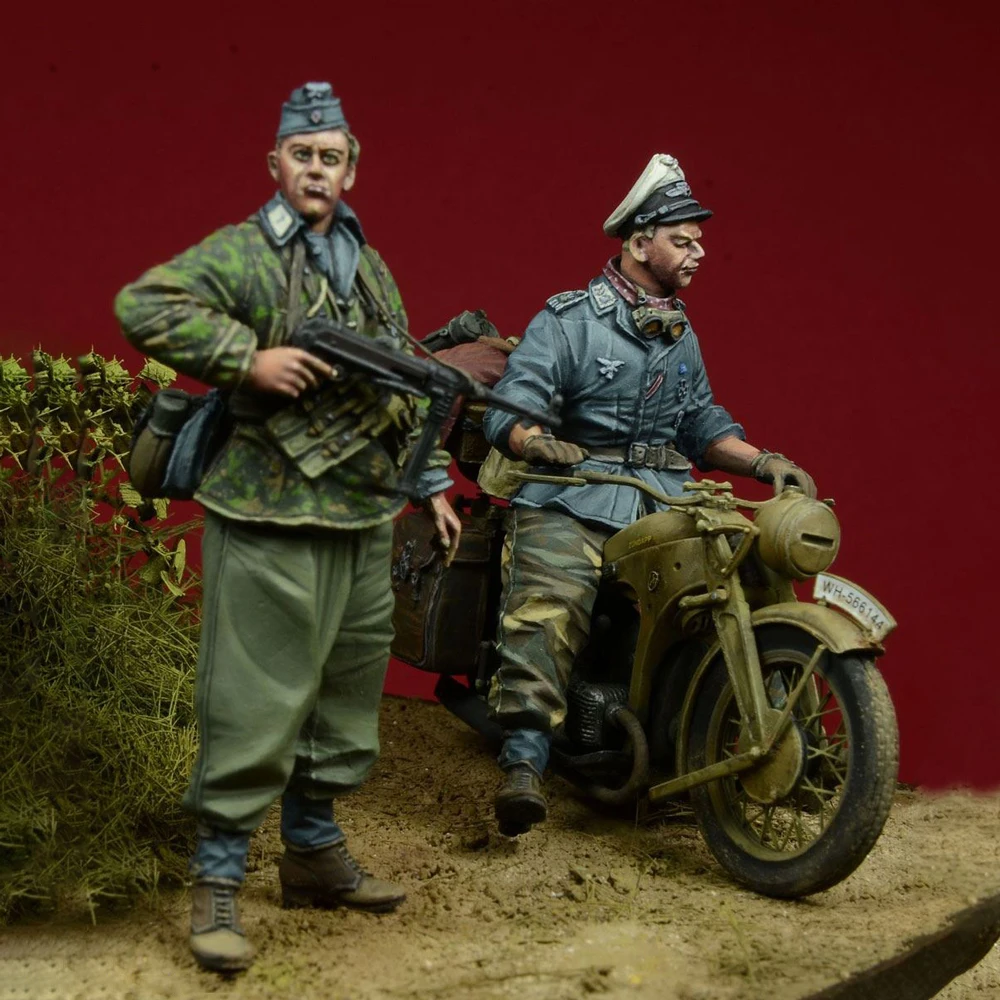 1/35 Resin Model Figure Kits GK , Two People，No Motorcycle，Military Theme，Unassembled And Unpainted，104RDC