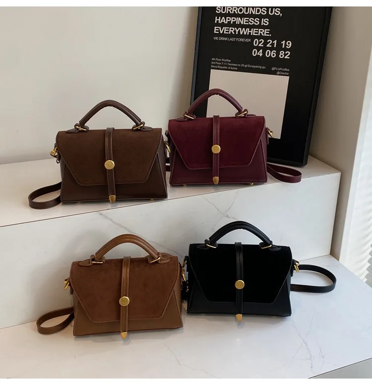 Elegant Faux Handbag with Adjustable Strap Golden-Tone Hardware and Flap Closure - Trendy Commuting Hobo Crossbody Bag for Women