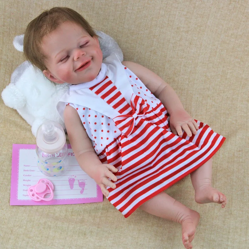 Baby Doll rinato con volto sorridente da 18 pollici, materiale in vinile, abito a strisce rosse, squisite caratteristiche facciali realistiche, compagno per bambini