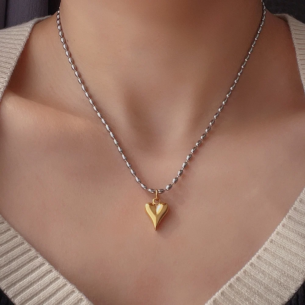 Retro Silberfarbene Edelstahl-Perlenkette, 18k Goldfarben plattiert, mit Liebes-Titanstahl-Anhänger für Damen – Detail 2