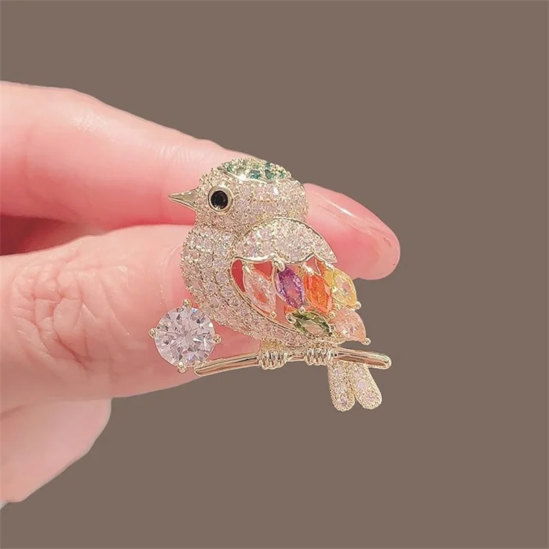 Elegante niedliche Vogel broschen für Frauen Unisex glänzende Strass Zirkon Emblem Biene Schmetterling Corsage Abzeichen Anstecknadeln Schmuck Geschenk – Detail 5
