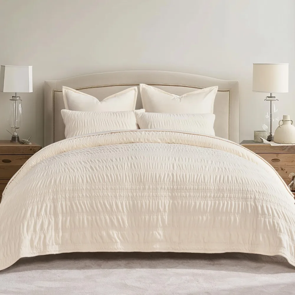 

Luxurious King-Size Velvet Bedding Set, Ultra Soft Ruched Quilt, Lightweight Vintage Comforter