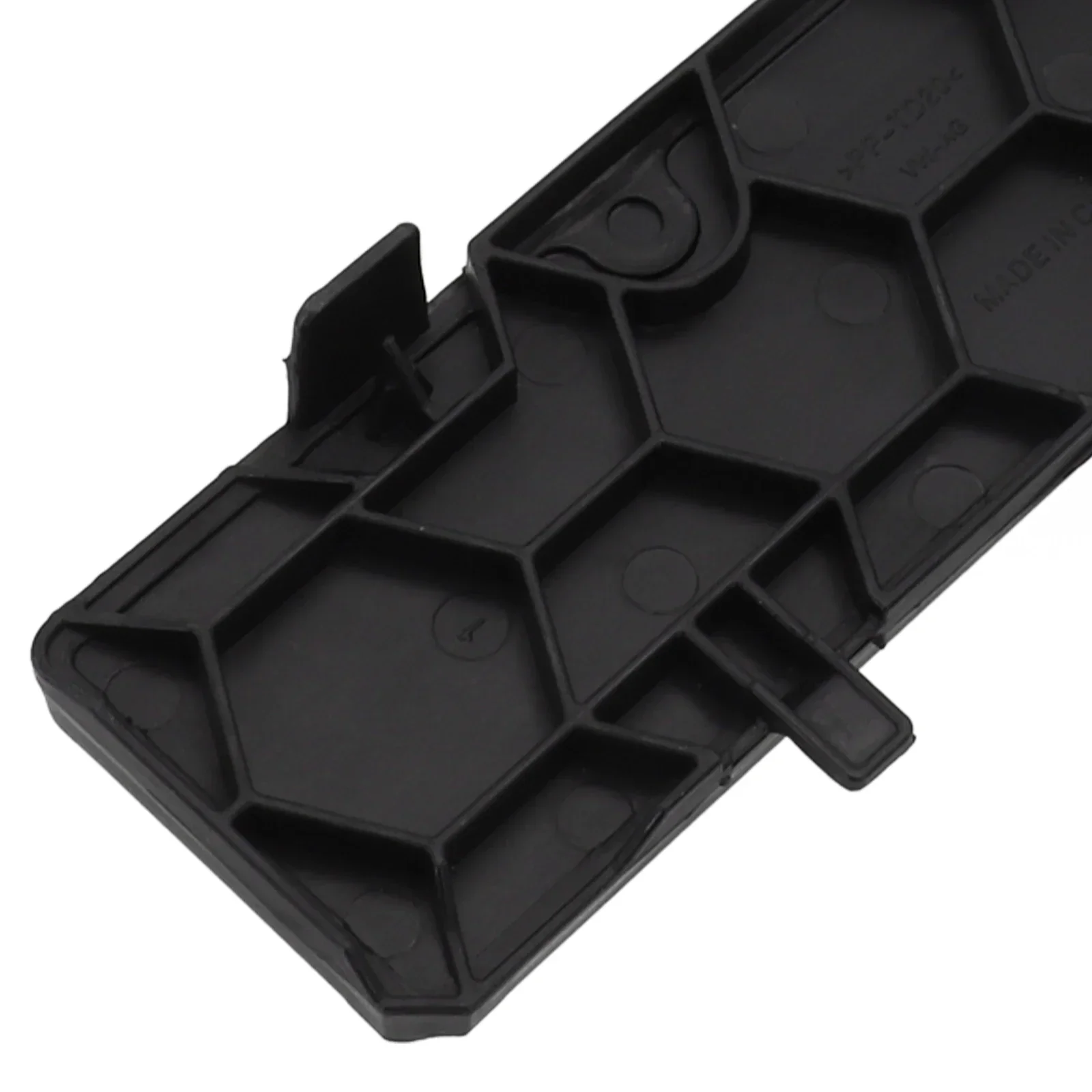 Car Air Conditioning Dust Filter Cover For Golf MK7 For Passat 5Q0819422A Black High Reliability Easy Installation