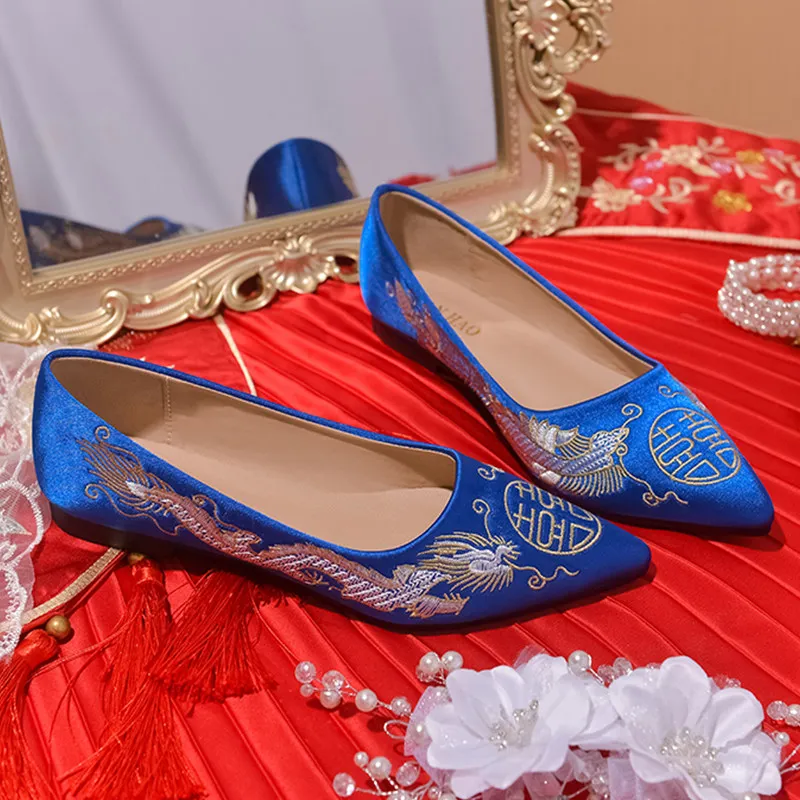 2026 Women's Blue Satin Dragon Phoenix Embroidery Pointed Toe Wedding Flat Shoes Q-629