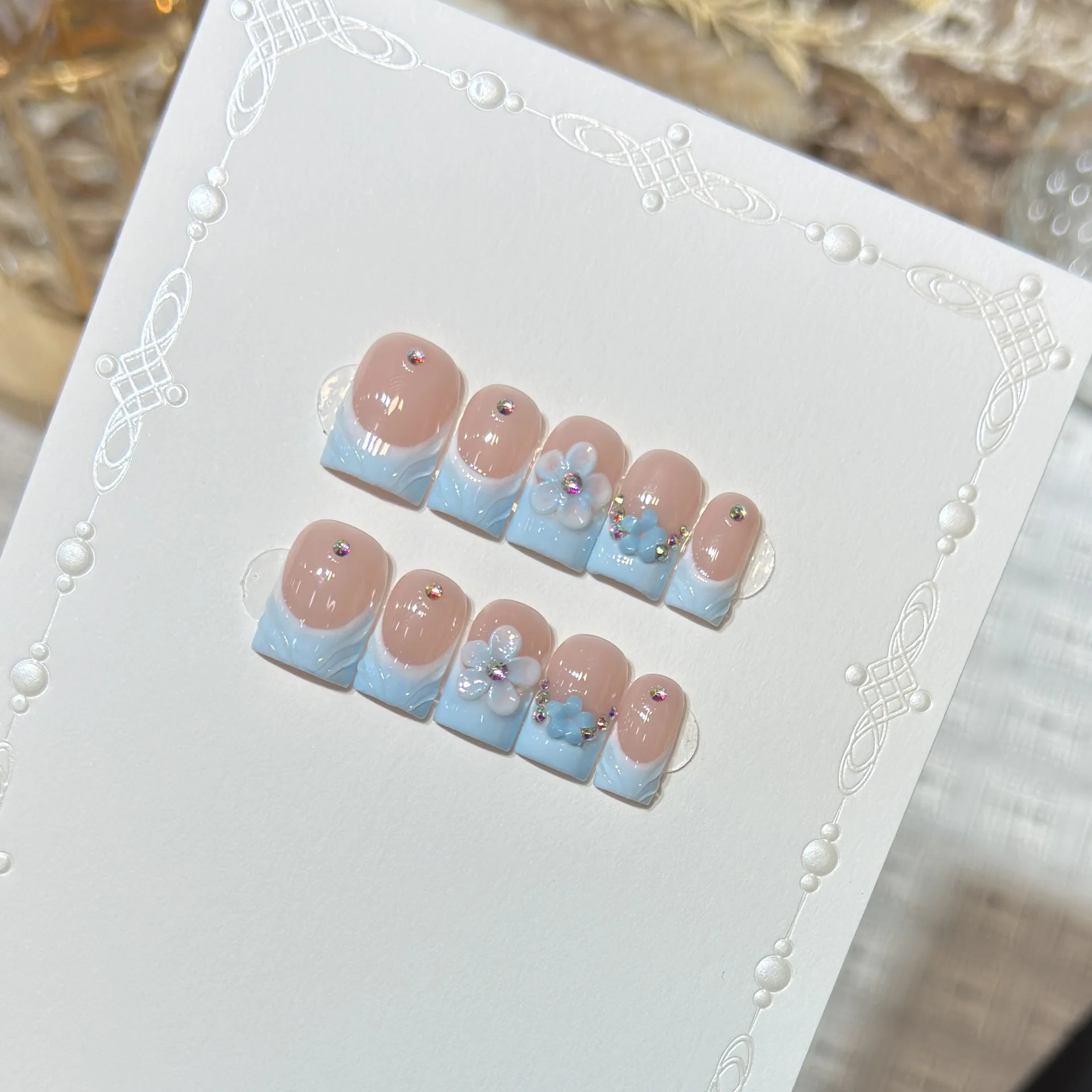 10 Stück Kurze Entenschnabel-Kunstnägel Blaue Französische Nagelspitzen 3D Blumen Vintage Aufdrücknägel Handgefertigte DIY Quadratische Kunstnägel – Detail 7