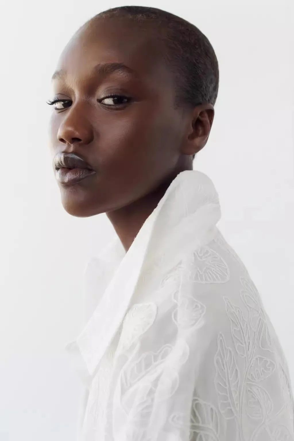 Nouvel été 2024 femmes banlieue Sle brodé fleur longue col Sve irt coupe ample longueur régulière couleur Pure