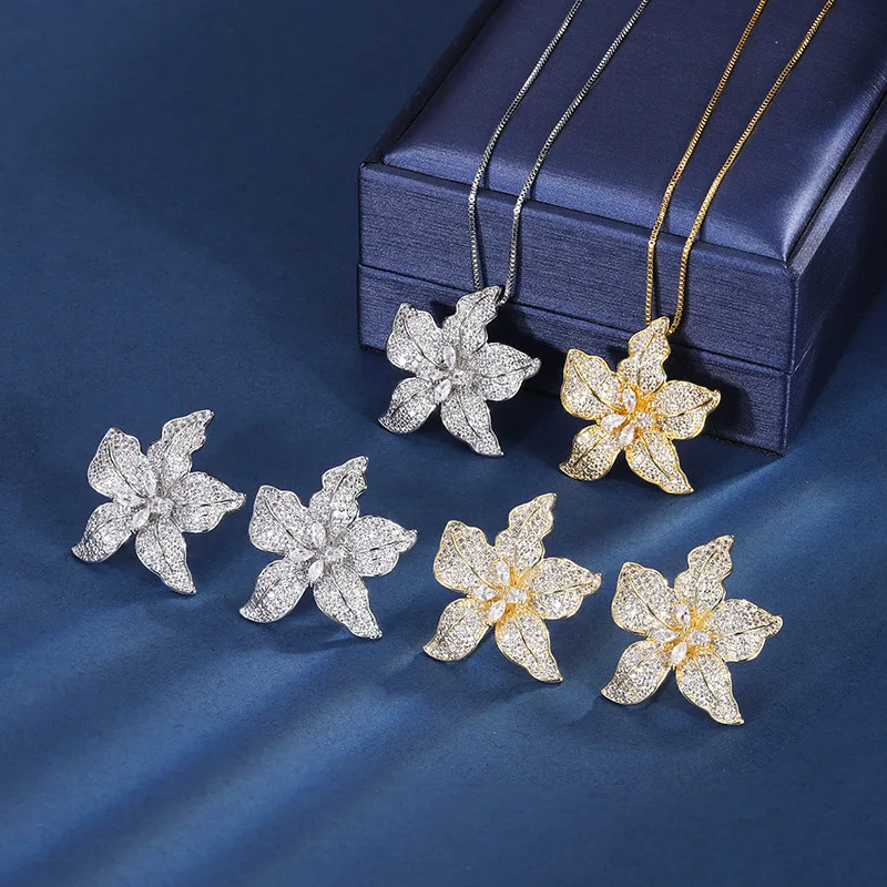 Charms Gold Cubic Zirconia Maple Leaf Flower Luxurious Fashion Earrings Pendant Necklace Women's Jewelry Wedding Gift for Guest