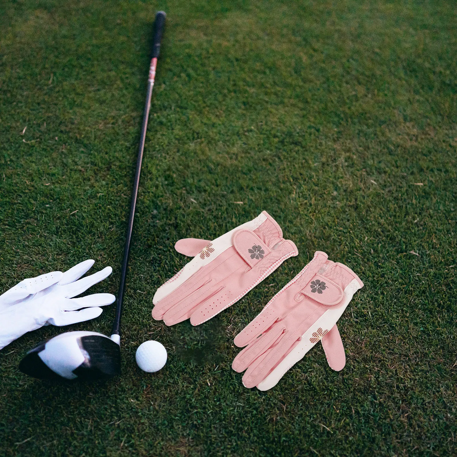 

1Pair Golf Gloves Women Breathable Anti-Slip Golfing Gloves Rain Wear-Resistant Hand Protectors Sports Accessories