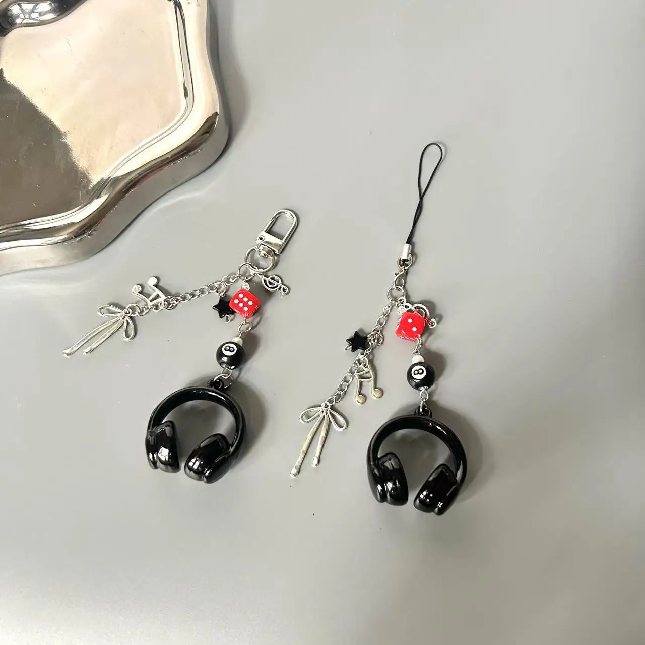 Black 8 Music Earphones Mobile Phone Charm Cool Versatile Chain Student School Bag Pendant Keychain Earphones Charm
